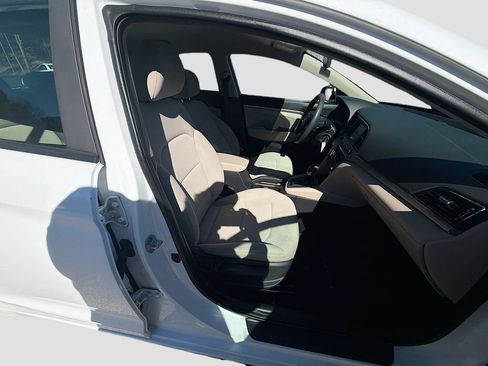 Used 2017 Hyundai Elantra SE image 29
