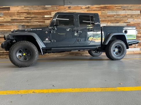 Used 2017 Jeep Wrangler Unlimited Rubicon w/ Cold Weather Group AWD/4WD image 18