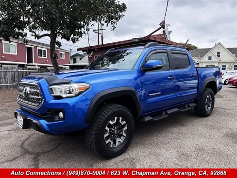 Used 2017 Toyota Tacoma TRD Off-Road RWD image 2