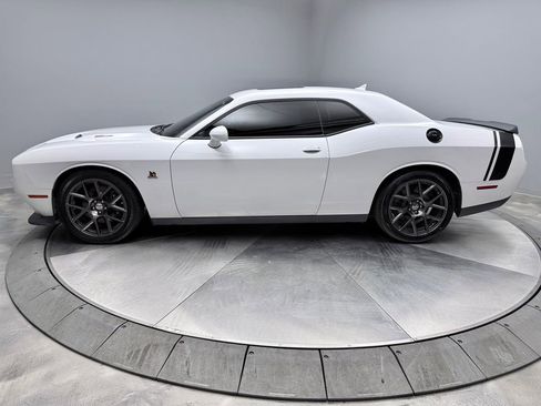 Used 2016 Dodge Challenger R/T Scat Pack w/ Leather Interior Group RWD image 8