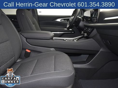 Used 2025 Chevrolet Traverse LT FWD image 25