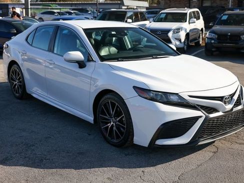 Used 2022 Toyota Camry SE image 20