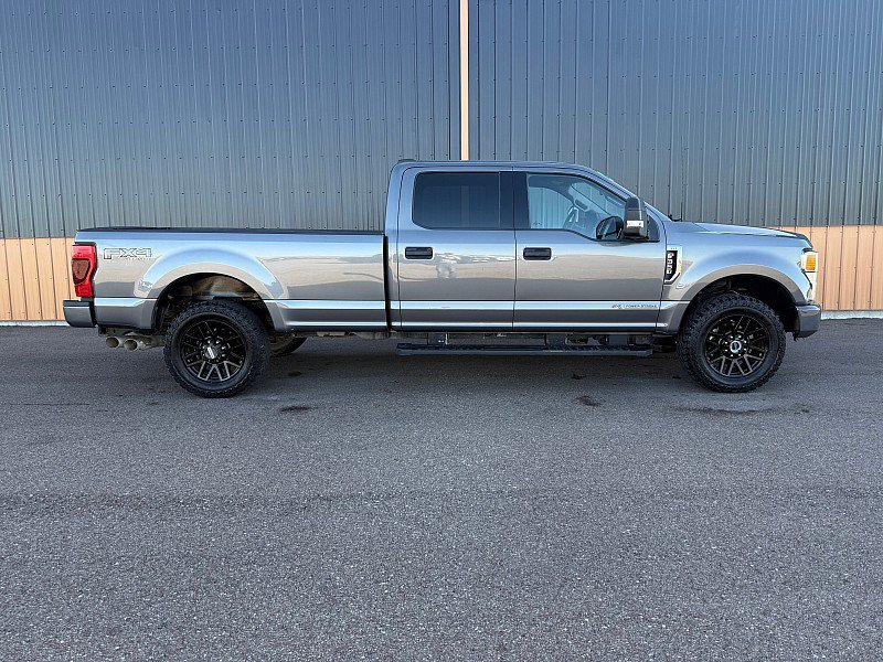 Used 2022 Ford F350 XLT w/ Black Appearance Package AWD/4WD image 4