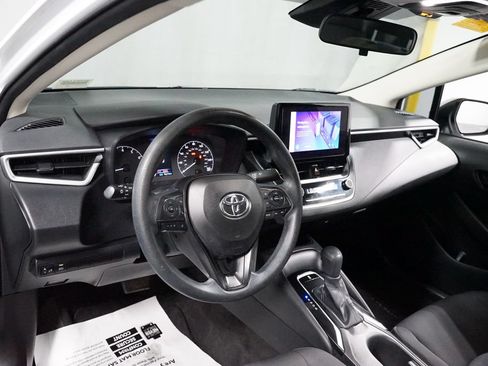 Used 2024 Toyota Corolla LE FWD image 11