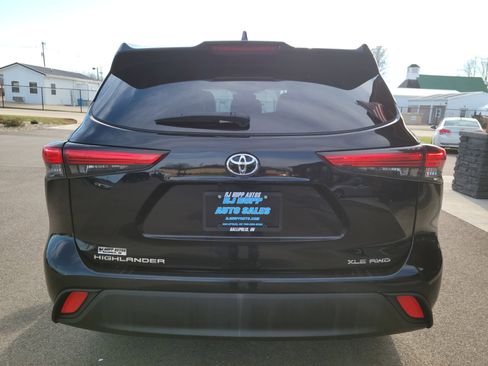 Used 2021 Toyota Highlander XLE image 5
