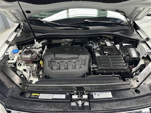 Used 2018 Volkswagen Tiguan SE w/ Panoramic Sunroof Package image 21