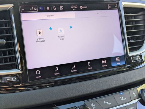 Used 2023 Chrysler Pacifica Touring-L image 21