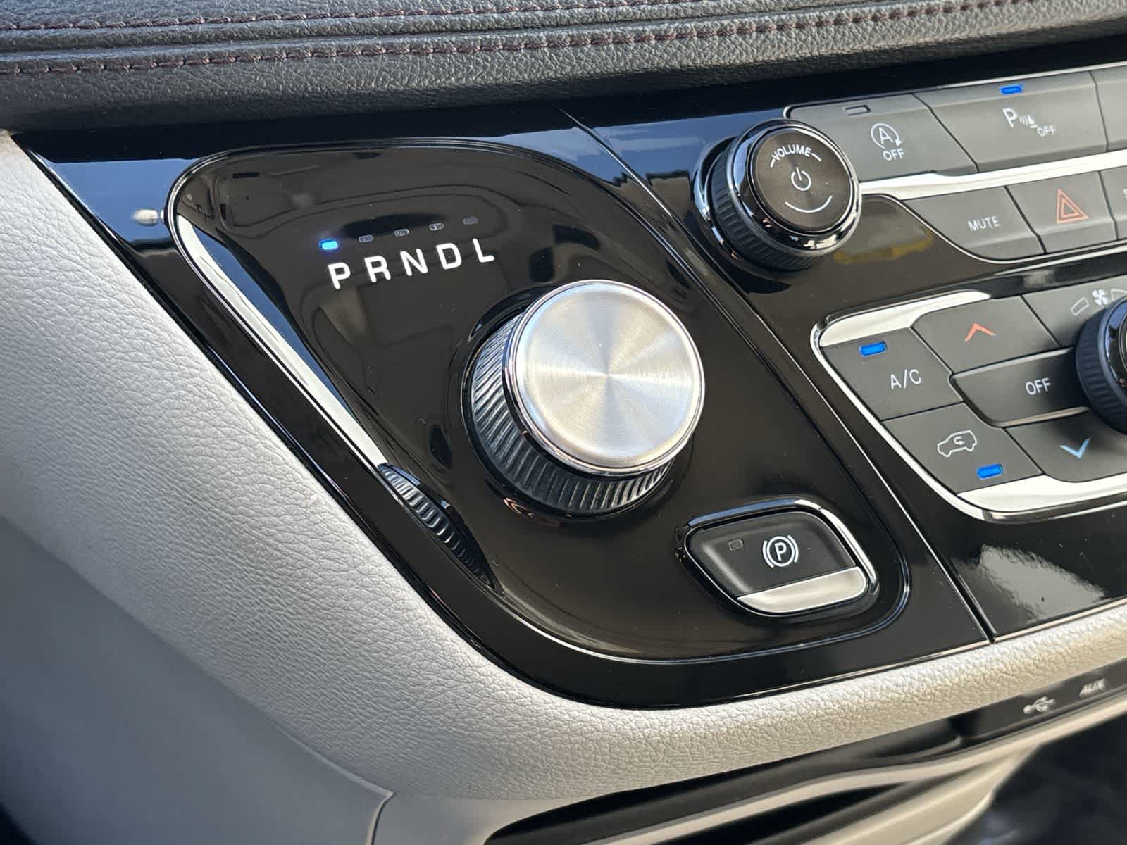 Used 2020 Chrysler Pacifica Limited FWD image 30