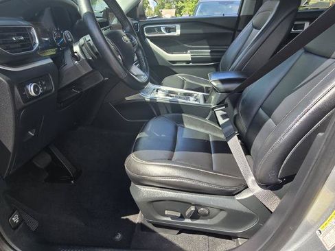 Used 2020 Ford Explorer XLT w/ Equipment Group 202A AWD/4WD image 9