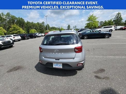 Certified 2024 Hyundai Venue SEL FWD image 12