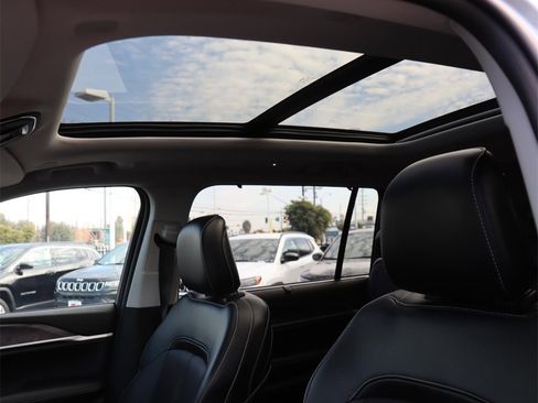 New 2024 Jeep Grand Cherokee L Limited w/ Luxury Tech Group II image 24