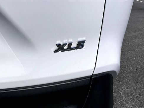 Used 2024 Toyota RAV4 XLE w/ Convenience Package FWD image 9