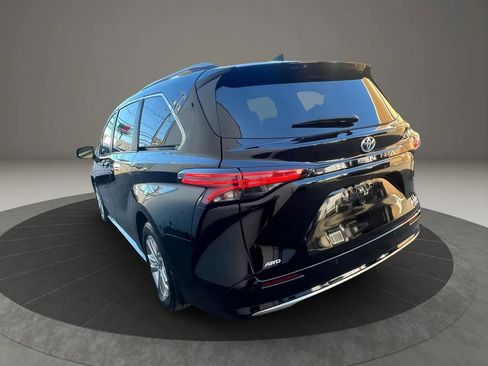 Used 2022 Toyota Sienna Platinum AWD/4WD image 7