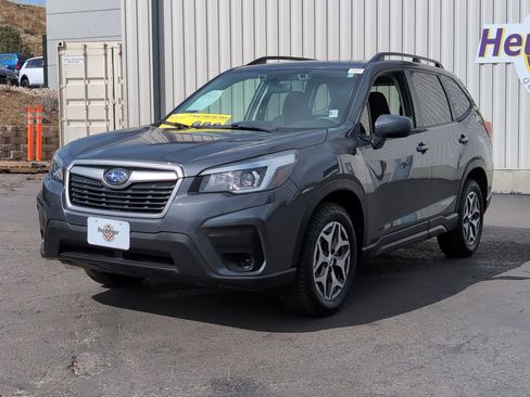 Used 2020 Subaru Forester Premium image 3