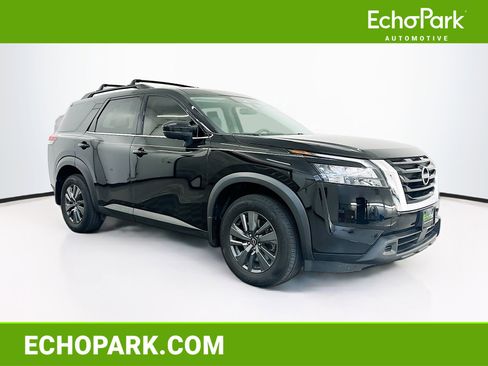 Used 2023 Nissan Pathfinder SV image 1
