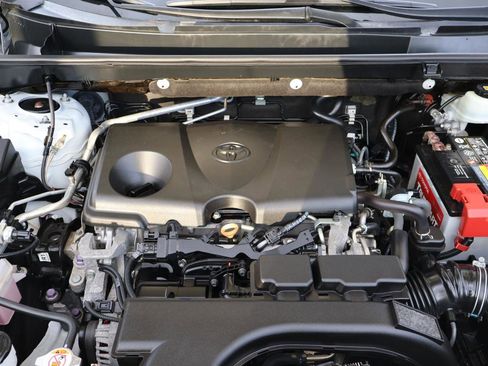 Used 2019 Toyota RAV4 XLE FWD image 17