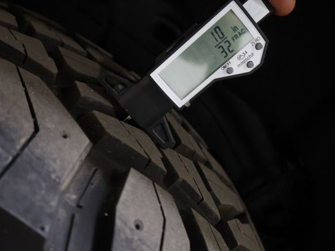 Used 2022 Toyota Tundra SR5 w/ SR5 Convenience Package image 33