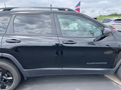 Used 2019 Jeep Cherokee Latitude Plus image 33