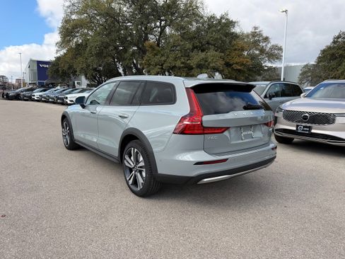 New 2026 Volvo V60 B5 Cross Country Plus w/ Climate Package image 4