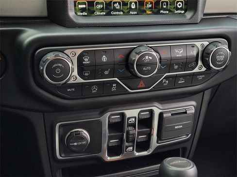 Used 2021 Jeep Gladiator Overland image 22