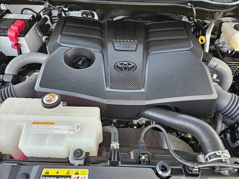 Used 2025 Toyota Tundra SR5 w/ SR5 Premium Package AWD/4WD image 26