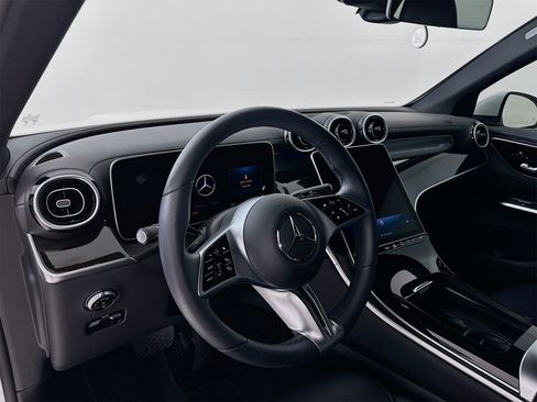 Used 2024 Mercedes-Benz GLC 300 image 10