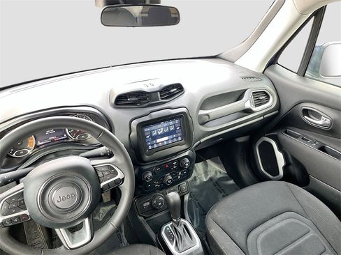 Used 2021 Jeep Renegade Latitude image 24