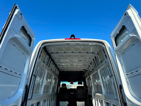 Used 2025 Mercedes-Benz Sprinter 2500 image 22