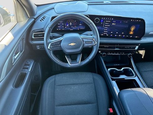 Used 2024 Chevrolet Traverse LT image 21