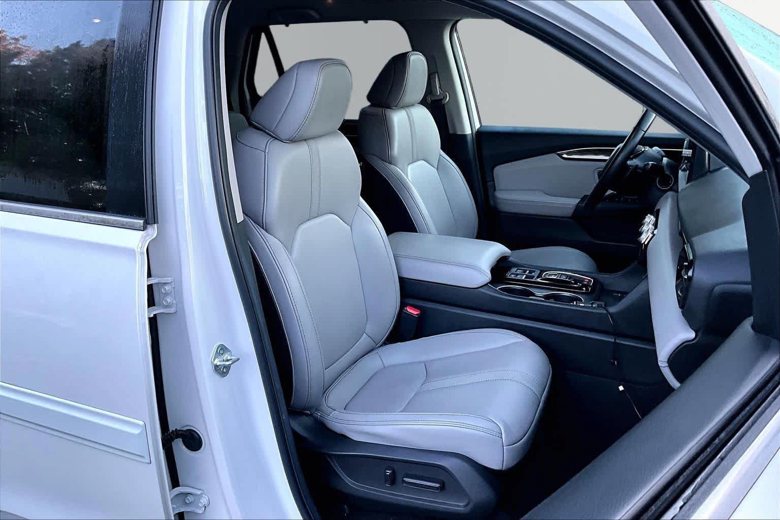 Used 2025 Honda Pilot EX-L image 9