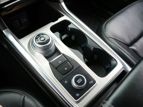 Used 2021 Ford Explorer XLT w/ Equipment Group 202A image 17