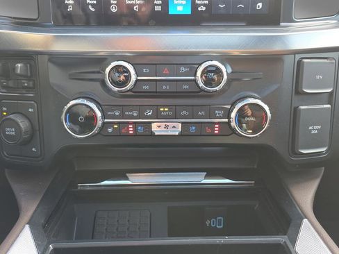 Used 2025 Ford F450 King Ranch w/ FX4 Off-Road Package image 24