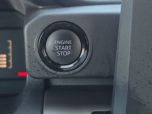 Certified 2025 Toyota Tacoma SR5 AWD/4WD image 27