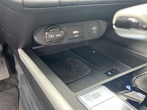 Used 2025 Hyundai Elantra Limited FWD image 21
