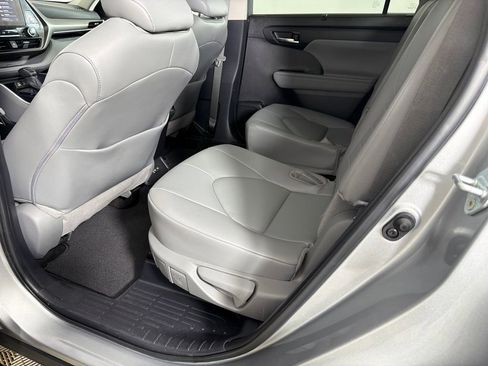 Used 2024 Toyota Highlander XLE image 22