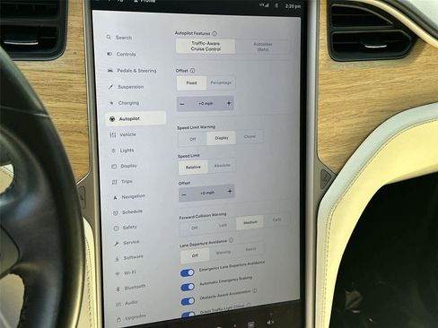 Used 2018 Tesla Model X 75D AWD/4WD image 39