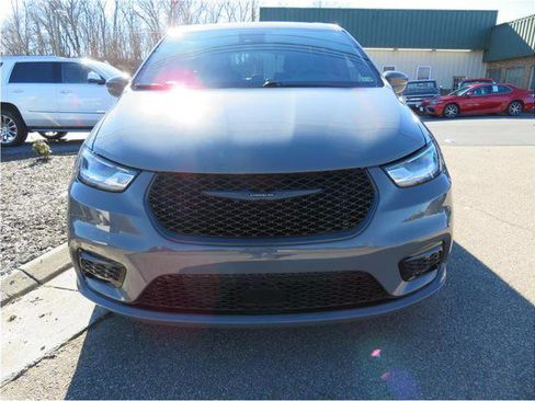 Used 2022 Chrysler Pacifica Touring-L w/ S Appearance Package FWD image 38