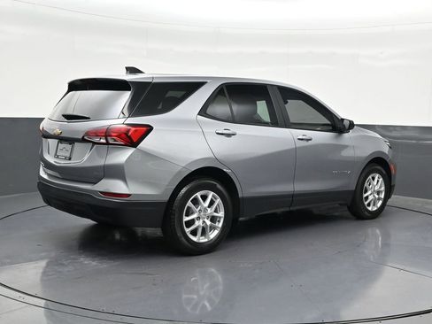 Used 2024 Chevrolet Equinox LS w/ LS Convenience Package FWD image 5