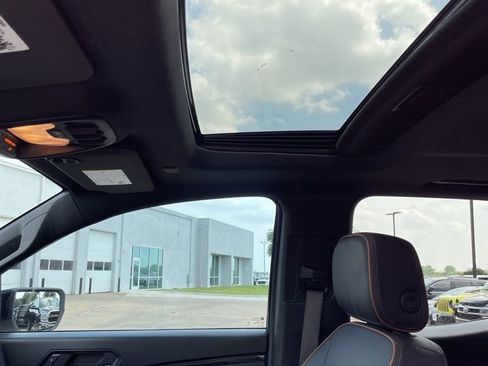 Used 2024 GMC Canyon AT4 AWD/4WD image 6