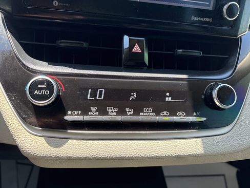 Used 2021 Toyota Corolla LE FWD image 21