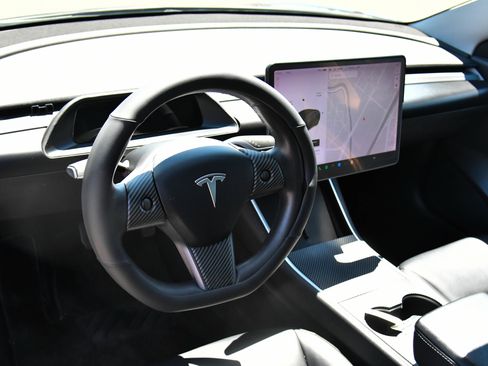 Used 2020 Tesla Model 3 Standard Range RWD image 14