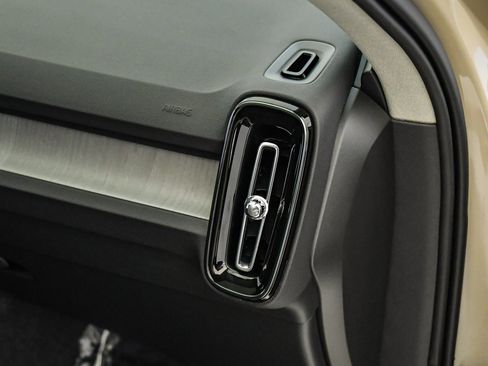 Certified 2025 Volvo XC40 B5 Plus w/ Climate Package image 17