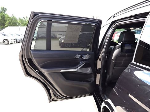 Used 2020 BMW X7 M50i w/ Dynamic Handling Package AWD/4WD image 56