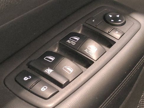 Used 2019 Jeep Grand Cherokee Altitude AWD/4WD image 27