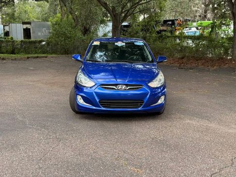 Used 2013 Hyundai Accent SE FWD image 2
