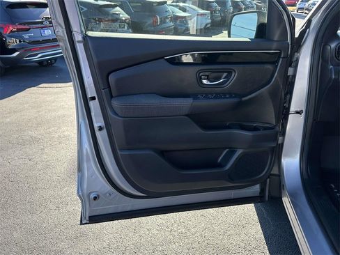 Certified 2025 Honda Pilot Sport image 5
