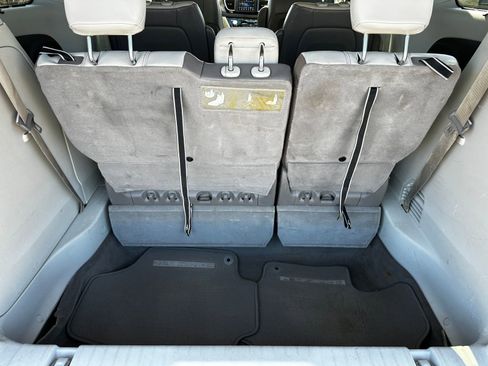 Used 2018 Chrysler Pacifica Touring-L FWD image 19