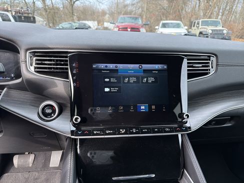 Certified 2024 Jeep Wagoneer Series III image 21