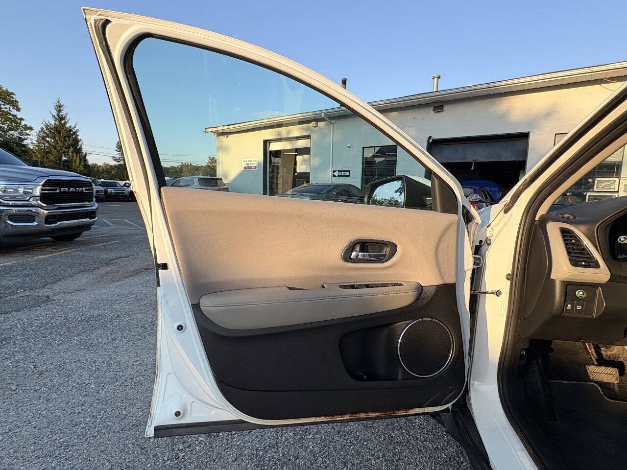 Used 2016 Honda HR-V EX image 12
