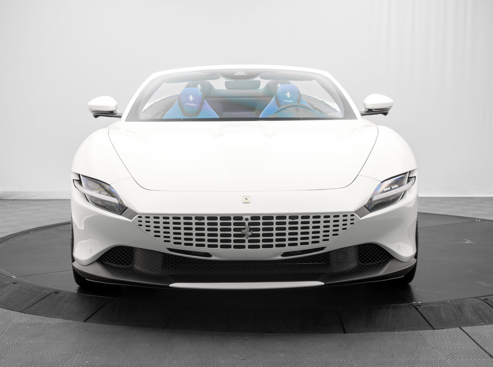Used 2025 Ferrari Roma Spider RWD image 2